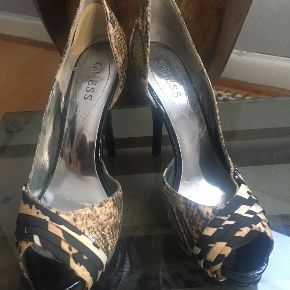 Guess Platform Pumps 4”